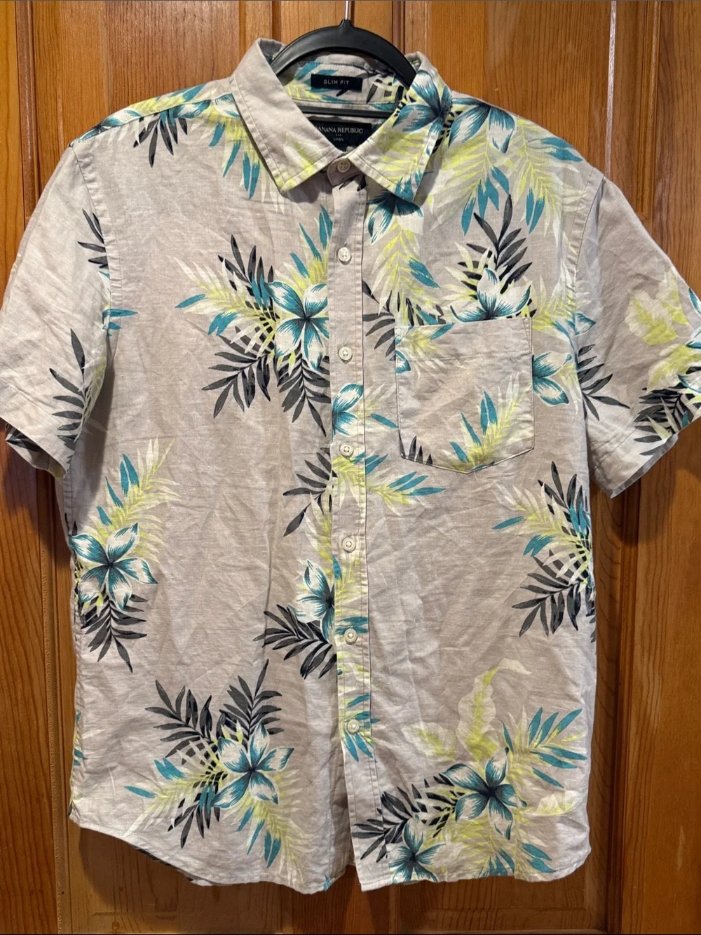 Banana Republic slim fit linen blend button down tropical shirt size medium.